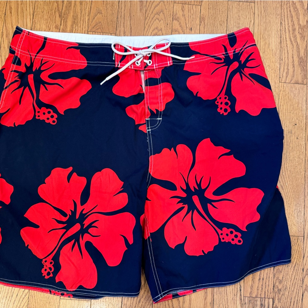 Quiksilver Red and Navy Hibiscus Board Shorts Men’s Sz 44